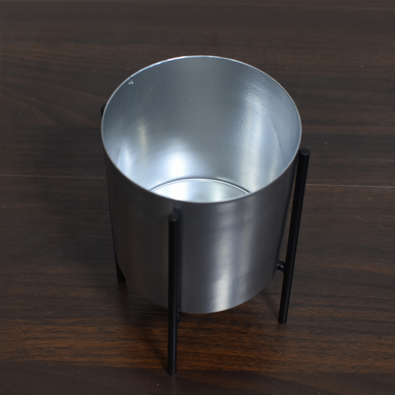 Handmade 100% Iron Round Modern Silver Coated Color Planters Pot - 6.3 x 4.4 x 4.4in Silver